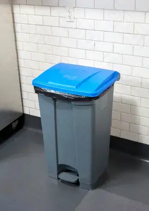 Контейнер для мусора Cambro WBFC87LBASE на колесах с педалью без крышки 87 л